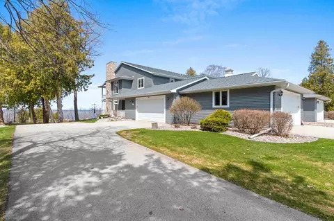 5323 Sunset Bluff Dr #A, Green Bay, WI 54311