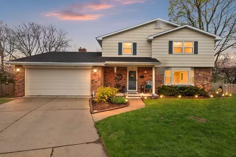 525 E Briar Ln, Green Bay, WI 54301