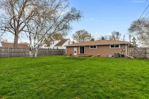 Exterior - 1911 S Carpenter St, Appleton, WI 54915 photo 6 of 8