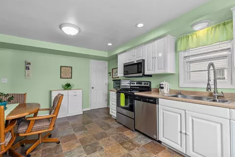 Kitchen - 1911 S Carpenter St, Appleton, WI 54915 photo 3 of 5