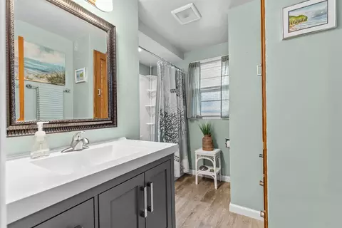 Bath - 1911 S Carpenter St, Appleton, WI 54915 photo 1 of 3