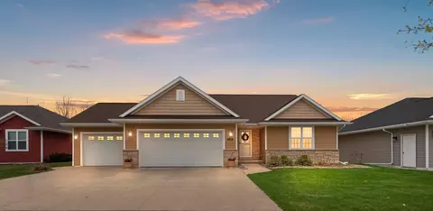 4814 Isabella Cir, Hobart, WI 54155
