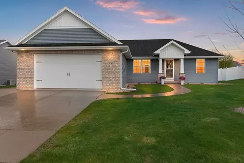 493 Harvest Hill Dr, Denmark, WI 54208