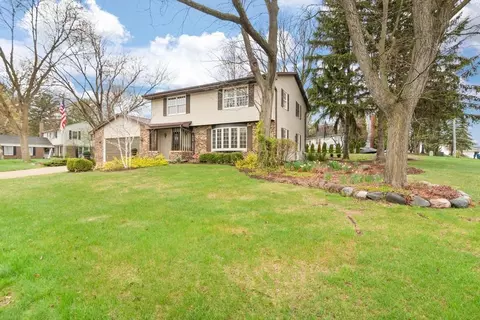 3095 Pine Ridge Ct, Green Bay, WI 54311