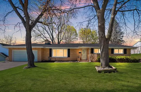 142 Greene Ave, Green Bay, WI 54301