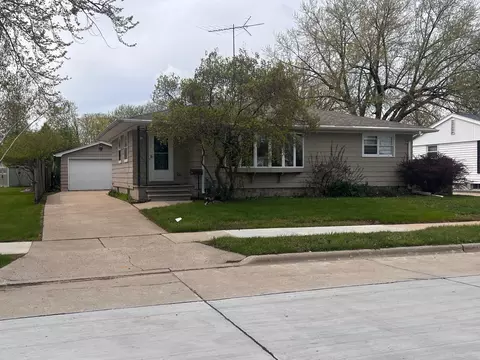 219 N Lark St, Oshkosh, WI 54902