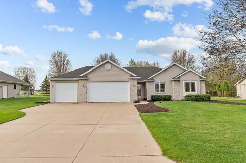 2375 Smoke Tree Rd, Neenah, WI 54956