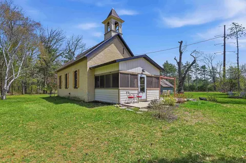 w8224 Cottonville Avenue, Wautoma, WI 54982