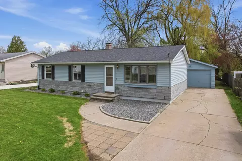 417 S 3rd St, Winneconne, WI 54986