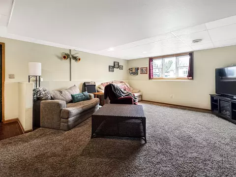 Living - 2012 24th Ave, Menominee, MI 49858 photo 3 of 4