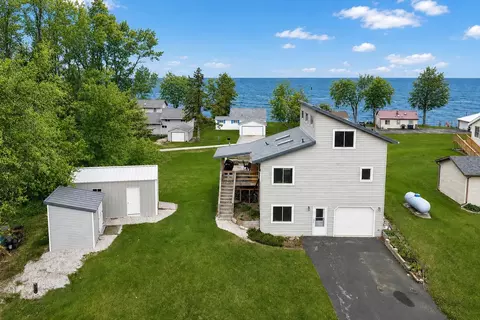 10890 N Bay Shore Rd, Brussels, WI 54204
