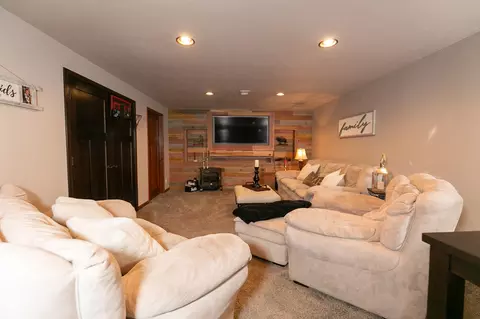 Living - 4873 W Jack Pine Ct, Appleton, WI 54913 photo 6 of 6