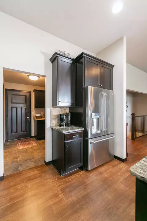 Kitchen - 4873 W Jack Pine Ct, Appleton, WI 54913 photo 4 of 5