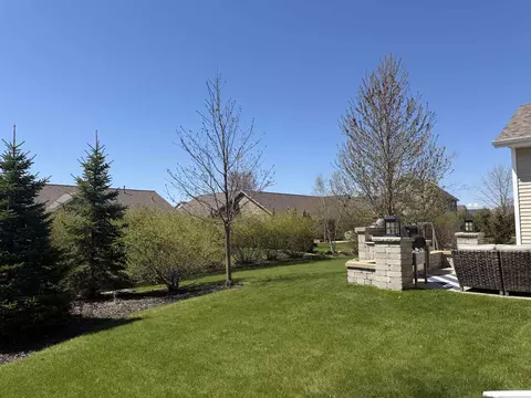 Exterior - 4873 W Jack Pine Ct, Appleton, WI 54913 photo 7 of 12