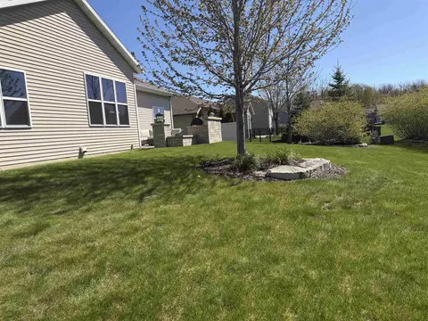 Exterior - 4873 W Jack Pine Ct, Appleton, WI 54913 photo 11 of 12