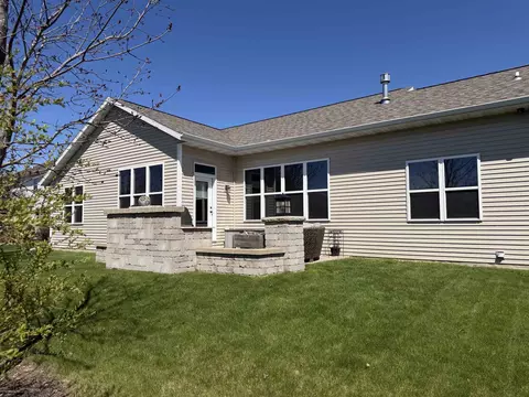 Exterior - 4873 W Jack Pine Ct, Appleton, WI 54913 photo 8 of 12