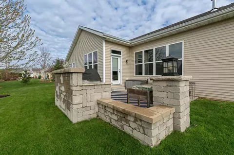 Exterior - 4873 W Jack Pine Ct, Appleton, WI 54913 photo 9 of 12
