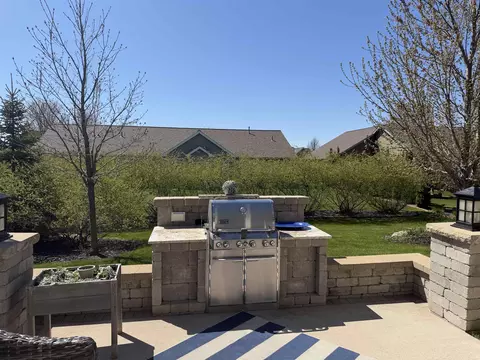 Exterior - 4873 W Jack Pine Ct, Appleton, WI 54913 photo 10 of 12