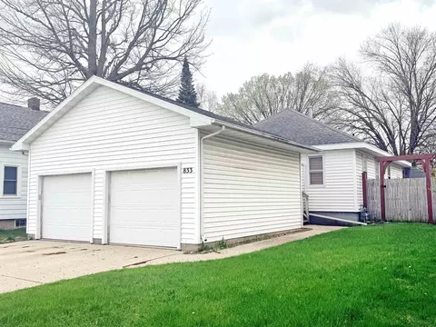 833 Phoebe St, Green Bay, WI 54303