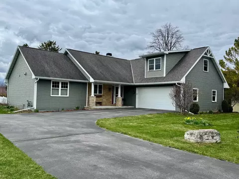 1823 Kentucky St, Sturgeon Bay, WI 54235