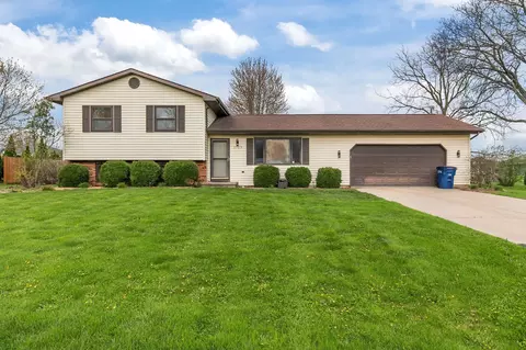 1709 Lake Breeze Rd, Oshkosh, WI 54904