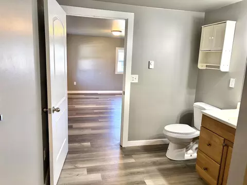 Bath - 326 E Wilson Ave, Appleton, WI 54915 photo 2 of 2