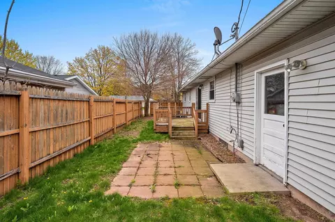 Exterior - 1540 E Plaza Dr, Appleton, WI 54915 photo 9 of 10
