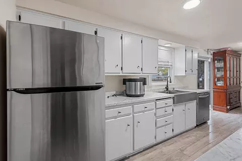 Kitchen - 1540 E Plaza Dr, Appleton, WI 54915 photo 3 of 4