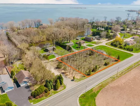 Lee Harbor Lane, Oshkosh, WI 54902