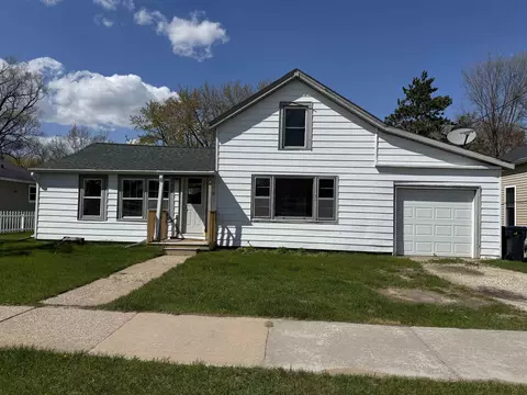 907 Park Ave, Waupaca, WI 54981