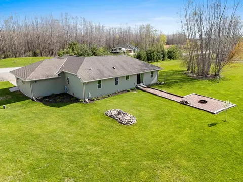 Exterior - 5548 Oak Orchard Rd, Abrams, WI 54101 photo 4 of 10