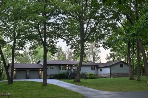 w1724 River Oaks Drive, Marinette, WI 54143