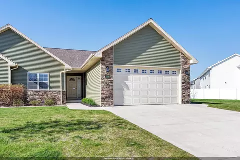 2206 Blue Stem Ln, De Pere, WI 54115