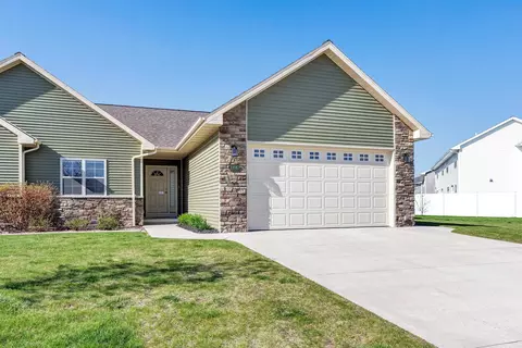 2206 Blue Stem Ln, De Pere, WI 54115