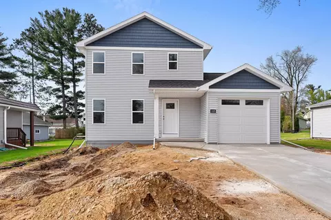112 E Law St, New London, WI 54961