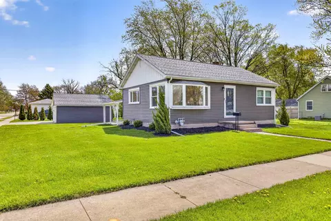 1432 Evans St, Oshkosh, WI 54901