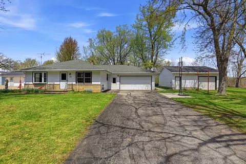 3288 Oakridge Rd, Neenah, WI 54956