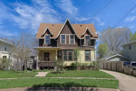 826 E Washington St, Appleton, WI 54911