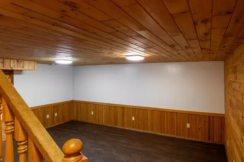 Living - 13331 Pine Rd, Suring, WI 54174 photo 3 of 4