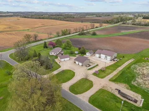 3290 Quarry Dr, Omro, WI 54963