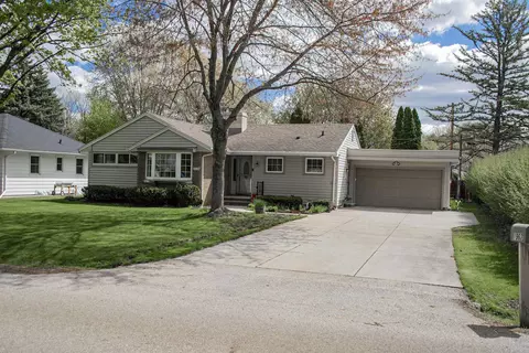 1967 Palisades Dr, Appleton, WI 54915