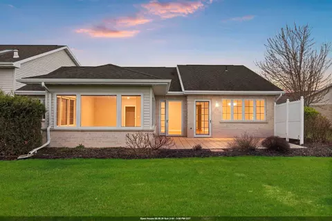1633 Twin Lakes Cir, Green Bay, WI 54311