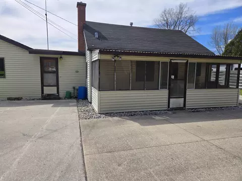 2020 Herman Rd, Manitowoc, WI 54220