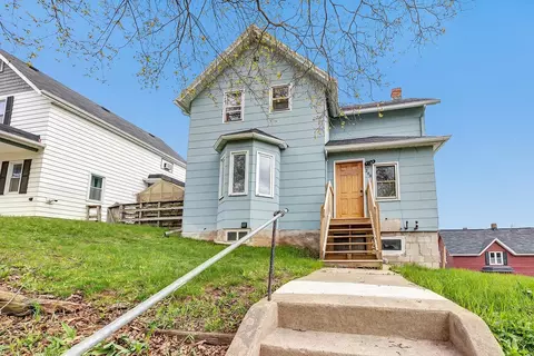 206 W 4th St, Kaukauna, WI 54130