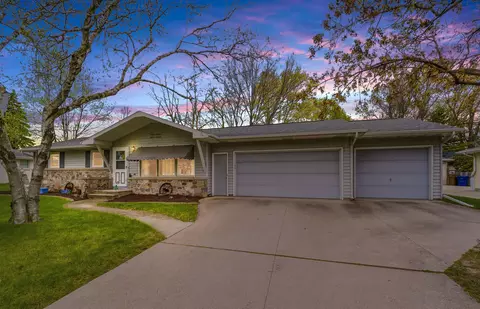 920 London St, Menasha, WI 54952