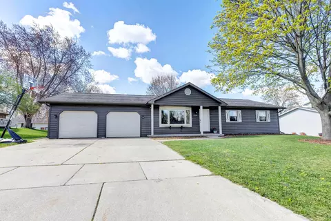 2658 Greenbrier Rd, Green Bay, WI 54311