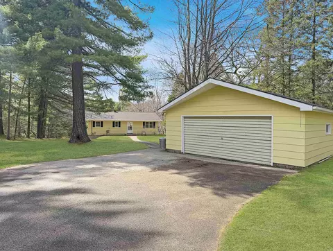 595 N Riverhills Rd, Kingsford, MI 49802