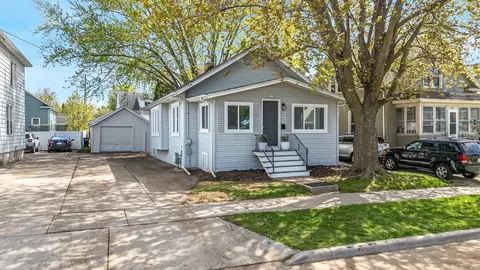 821 W 6th Ave, Oshkosh, WI 54902