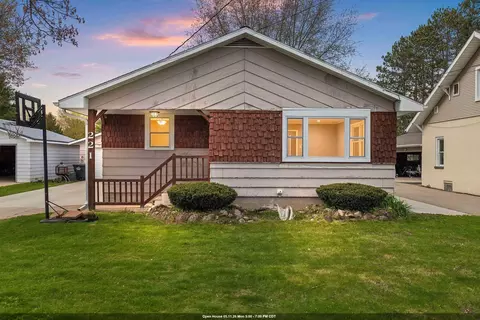 221 River Hts, Shawano, WI 54166