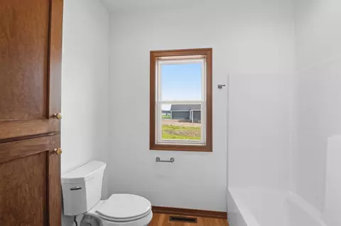 Bath - 264 Kerrigan Dr, Wrightstown, WI 54180 photo 4 of 4